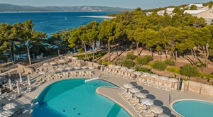 Najbolja SVIBANJSKA ponuda za Brač! Hotel Elaphusa - polupansion za 2 osobe i do 2 djece, GRATIS WELLNESS i sobe uz more. Rezervirajte 2 ili 3 noćenja i uživaj u sunčanom Bolu!
