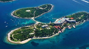 ROVINJ - ISLAND HOTEL ISTRA 4*: 2 noćenja s POLUPANSIONOM za 2 osobe i 1 DIJETE do 11,99 godina! Uključeno piće uz večeru, Wellness   Spa, bazeni, fitness i prijevoz BRODOM na otok po SUPER CIJENI!