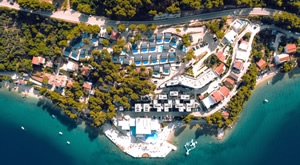 [20.07.-17.08.] ŠPICA SEZONE u Park Villas by Morenia 4* u Podaci kraj Makarske - 2, 5 ili 7 noćenja za 4 odraslih ili 4 odraslih + 2 djece u Deluxe kamping vilama sa privatnim bazenom!