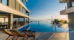 [01.08.-17.08.] ŠPICA SEZONE u Hotelu Morenia 4* PODACA: 5 ili 7 noćenja s All INCLUSIVE uslugom za 2 odraslih i do 4 DJECE uz vanjske BAZENE, fitness i ANIMACIJU - odmor na Makarskoj rivijeri!