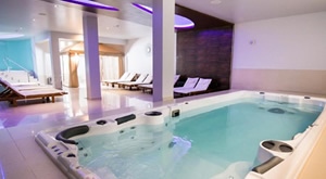 TOTALNO OPUŠTANJE U DVOJE! 3 sata čistog WELLNESS uživanja u Hotelu Phoenix 4* u ZAGREBU (bazen, sauna, jacuzzi) za nevjerojatnih 29 €! Priuštite si savršen dnevni BIJEG!