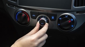 Pripremite limenog ljubimca za vrućine! Auto Centar Jimmy donosi kompletan SERVIS KLIME: punjenje do 500g plina, zamjena ulja u kompresoru i GRATIS DEZINFEKCIJA ozonom. Vozite se u svježini!