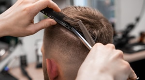 Frenkie’s Barbershop II Zagreb: Ekskluzivna ponuda ZA MUŠKARCE! Odaberi Skin Fade ili luksuzni Gentleman Treatment – KOMPLETNO UREĐIVANJE brade, lica i kose. ZABLISTAJ uz vrhunski stil i njegu!
