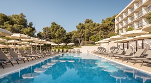 KRAJ LJETA - Aminess Senses Hvar Resort 4* - 3 noćenja za 2 osobe i 1 dijete do 9,99 godina ili za 2 osobe i dijete od 10 godina ili odraslu osobu na bazi ALL INCLUSIVE LIGHT - uz SPA i vanjski BAZEN!