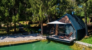 Plitvice Holiday Resort 4*: 2 noćenja s DORUČKOM za 2 osobe u čarobnim KUĆICAMA uz jezeru! Uključen 1h mini golfa GRATIS + 20% popusta na wellness! Doživi BAJKU na Plitvicama uz super popust!