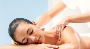 OPUSTITE se, riješite bolova i OBNOVITE se pozitivnom energijom uz medicinsku ili relax MASAŽU cijelog tijela u trajanju 60 minuta u kozmetičkom salonu TeSa u Splitu po super cijeni!