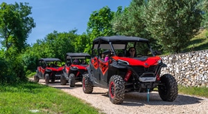 HIT ADRENALIN! Vođena BUGGY avantura kroz ISTRU uz TERRA EXPLORER FAMILY TOUR! Odaberite turu s domaćom hranom ili Jadranski horizont za 2 ili 4 osobe i osigurajte off-road DOŽIVLJAJ sezone!