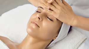 Eleve Institute by Roya Beauty   Hair: Upišite VRHUNSKE EDUKACIJE za klasičnu ili bukalnu masažu, profesionalno čišćenje lica ili Hydrafacial tretman uz uključenu skriptu, DIPLOMU i podršku mentora!