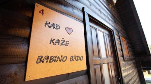 Motel Babino Brdo - Obiteljsko opuštanje uz predivan pogled, Derventa, Bosna i Hercegovina - 66 EUR - 1x noćenje u dvokrevetnoj sobi za 3 osobe, Doručak