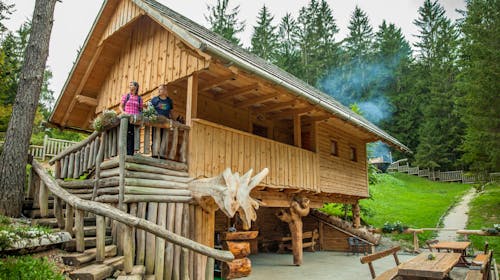 Glamping Lake Bloke - Obiteljski odmor u unikatnoj sobi Krpan, Nova vas, Slovenija - 133 EUR - 1x noćenje u unikatnoj sobi Krpan od masivnog drveta za 4 osobe, Doručak