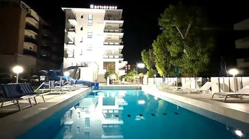 Club Hotel Residence Cesenatico - Odmor u Italiji, Cesenatico, Italija - 2.018 EUR - 7x noćenje u četverokrevetnoj sobi s balkonom za 2 osobe (2 djece do 14 godina i 1 dijete do 2,99 godina besplatno), All inclusive (talijanski i internacionalni doručak, ručak i večera u hotelskom buffet restoranu)