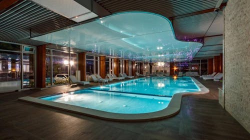 Carine Hotel Delfin - All inclusive jesen uz more, Bijela, Crna Gora - 132 EUR - 1x noćenje u dvokrevetnoj sobi s pogledom na planinu za 2 osobe, All inclusive