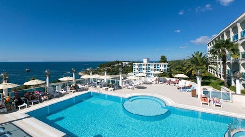 Hotel Gran Vista Plava Laguna - Ljeto u Poreču, Poreč, Istra, Hrvatska - 749 EUR - 5x noćenje u dvokrevetnoj Economy sobi s dodatnim ležajem za 2 osobe (1. dijete do 11,99 godina i 2. dijete do 4,99 godina besplatno), Polupansion i piće uz večeru