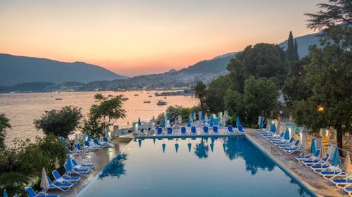 Hunguest Hotel Sun Resort - Odmor u Crnoj Gori, Herceg Novi, Crna Gora - 287 EUR - 2x noćenje u dvokrevetnoj sobi s balkonom za 2 osobe (2 djece do 12 godina besplatno), Polupansion (buffet doručak i večera)