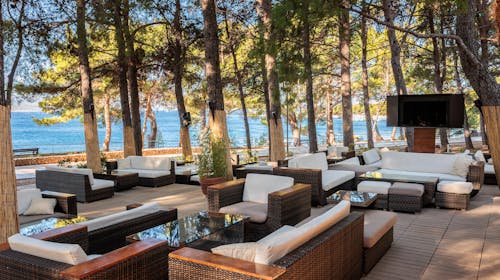 Bluesun Hotel Elaphusa - Romantično svibanjsko opuštanje na Braču, Bol, otok Brač, Dalmacija, Hrvatska - 232 EUR - 2x noćenje u Standard dvokrevetnoj sobi s balkonom (morska strana) za 2 osobe, Polupansion (buffet doručak i večera)
