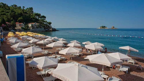 Hotel Rivijera - Ljeto u Petrovcu, Petrovac, Crna Gora - 1.092 EUR - 7x noćenje u dvokrevetnoj Standard sobi za 2 osobe (1 dijete do 11,99 godina u krevetu s roditeljima besplatno), Polupansion