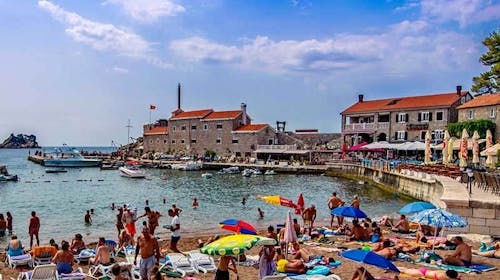 Hotel Rivijera - Ljeto u Petrovcu, Petrovac, Crna Gora - 516 EUR - 3x noćenje u dvokrevetnoj Standard sobi za 2 osobe (1 dijete do 11,99 godina besplatno), Polupansion