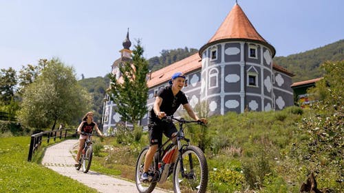 Mobilne kućice u Kampu Natura - Priroda i wellness u Termama Olimia, Podčetrtek, Slovenija - 449 EUR - 3x noćenje u mobilnoj kućici za do 5 osoba, Ulaznice za kupanje u Aqualuni (tijekom rada) odnosno za wellness centar Termalija Relax & Family Fun (izvan vremena rada Aqualune) za do 5 osoba (za sve dane boravka)