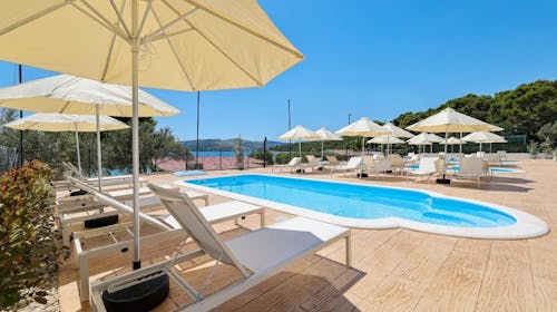 Apartmani Medena - Proljeće i 1. svibanj s polupansionom u prelijepom Trogiru, Donji Seget, Trogir, Dalmacija, Hrvatska - 372 EUR - 3x noćenje u Superior apartmanu A (2+1) za 2 odrasle osobe (1 dijete do 11,99 godina besplatno), Polupansion