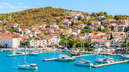 Hotel Rotondo ili Rotondo Annex - 1. svibanj u Trogiru, Seget Donji, Trogir, Dalmacija, Hrvatska - 462 EUR - 3x noćenje u dvokrevetnoj Superior sobi s balkonom za 2 osobe (1 dijete do 12 godina besplatno), Polupansion