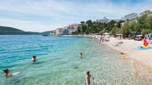 Grand Hotel Neum - Ljetni odmor tik uz more, Neum, Bosna i Hercegovina - 349 EUR - 2x noćenje u dvokrevetnoj sobi s balkonom morska strana za 2 osobe (1 dijete do 2,99 godina i 1 dijete do 6,99 godina besplatno), Polupansion