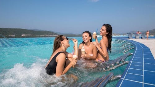 Grand Hotel Neum - Ljetni odmor tik uz more, Neum, Bosna i Hercegovina - 522 EUR - 3x noćenje u dvokrevetnoj sobi s balkonom morska strana za 2 osobe (1 dijete do 2,99 godina i 1 dijete do 6,99 godina besplatno), Polupansion