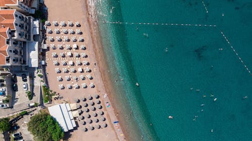 Hotel California by Aycon - Ljeto na ekskluzivnoj lokaciji, Sveti Stefan, Crna Gora - 857 EUR - 3x noćenje u dvokrevetnoj Superior sobi s pogledom na planinu za 2 osobe, Doručak