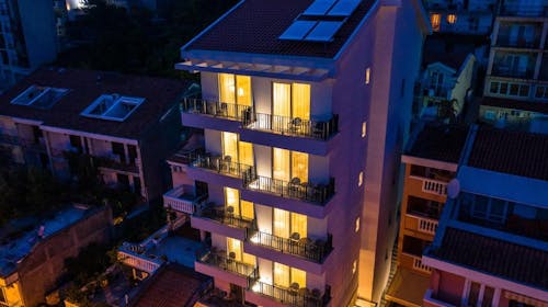 Hotel Bono by Aycon - Obiteljsko ljeto, Bečići, Crna Gora - 504 EUR - 3x noćenje u dvokrevetnoj Standard sobi (s dodatnim ležajem) za 2 osobe (1 dijete do 11,99 godina besplatno), Doručak