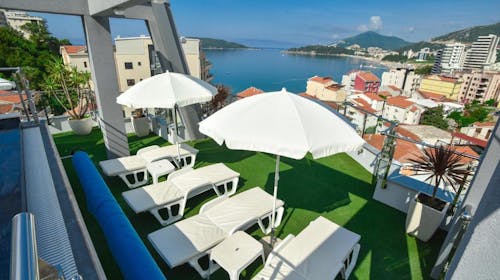 Hotel La Mer by Aycon - Obiteljsko ljeto, Rafailovići, Crna Gora - 805 EUR - 5x noćenje u dvokrevetnoj Standard sobi za 2 osobe (1 dijete do 11,99 godina besplatno), Doručak