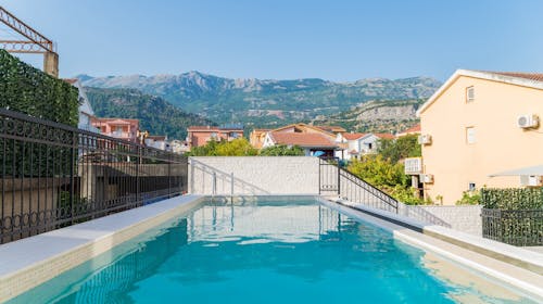 Hotel Kadmo by Aycon - Obiteljsko ljeto, Budva, Crna Gora - 503 EUR - 3x noćenje u dvokrevetnoj Standard sobi za 2 osobe (1 dijete do 11,99 godina besplatno), Doručak