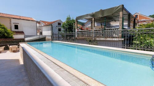 Hotel Kadmo by Aycon - Obiteljsko ljeto, Budva, Crna Gora - 839 EUR - 5x noćenje u dvokrevetnoj Standard sobi za 2 osobe (1 dijete do 11,99 godina besplatno), Doručak