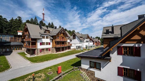Forest Apartments Videc - Ljetni wellness odmor na Pohorju tijekom tjedna za 6 osoba, Pohorje, Slovenija - 259 EUR - 2x noćenje u jednosobnom apartmanu s balkonom ili terasom za 6 osoba, Neograničeno korištenje WellNest unutarnjega bazena od 12 do 20 sati