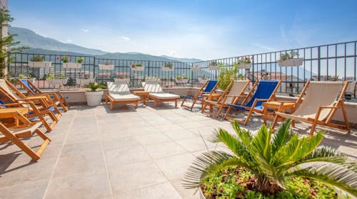 Hotel Twelve by Aycon - Obiteljski početak i kraj ljeta, Budva, Crna Gora - 627 EUR - 5x noćenje u dvokrevetnoj Standard sobi (s dodatnim ležajem) za 2 osobe (1 dijete do 11,99 godina besplatno), Doručak