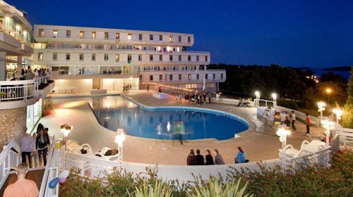 Hotel Delfin Plava Laguna - Ljeto u Poreču, Poreč, Istra, Hrvatska - 759 EUR - 7x noćenje u Classic dvokrevetnoj sobi s balkonom (morska strana) za 2 osobe (1 dijete do 11,99 godina besplatno), Polupansion