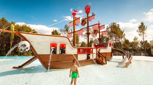 Santa Marina Camping - Obiteljski ljetni odmor u Poreču, Poreč, Istra, Hrvatska - 270 EUR - 3x noćenje u Premium Comfort mobilnoj kućici za 4 osobe (2 djece do 11,99 godina besplatno), Posteljina i ručnici
