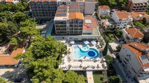 Hotel Horizont - Pozdrav ljetu na makarskoj rivijeri, Baška Voda, Makarska rivijera, Dalmacija, Hrvatska - 336 EUR - 2x noćenje u Standard dvokrevetnoj sobi s balkonom za 2 osobe, Polupansion (buffet doručak i večera)