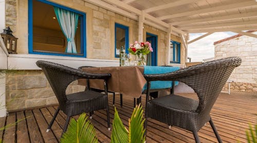 Kamp Tiha Šilo - Svibanjski odmor na Krku, Šilo, otok Krk, Hrvatska - 180 EUR - 2x noćenje u Standard mobilnoj kućici za 4 osobe, 1x tijekom boravka korištenje tenis terena u trajanju od 2 sata (uz prethodnu najavu)