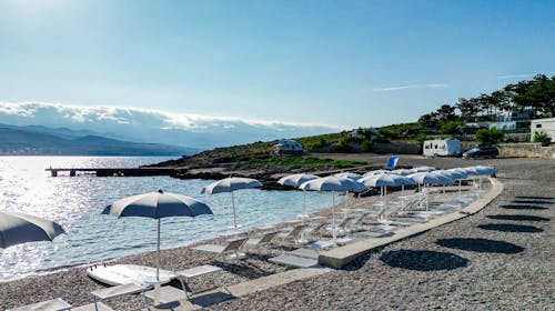 Kamp Tiha Šilo - Pozdrav ljetu na Krku, Šilo, otok Krk, Hrvatska - 799 EUR - 5x noćenje u Standard mobilnoj kućici za 4 osobe, Vino dobrodošlice (0,75l)