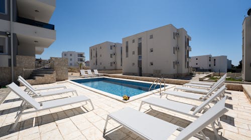 Meridian Pool Residences - Odmor na Pagu, Novalja, Pag, Dalmacija, Hrvatska - 255 EUR - 3x noćenje u dvosobnom apartmanu (4+2) za 6 osoba, Korištenje vanjskog bazena