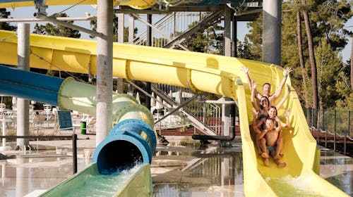 Zaton Holiday Resort - Aktivni odmor u mobilnim kućicama Superior s polupansionom, Zaton, Dalmacija, Hrvatska - 188 EUR - 1x noćenje u dvosobnoj mobilnoj kućici Superior za do 5 osoba (2 odrasle osobe i 3 djece do 17,99 godina), Polupansion (buffet doručak i večera; točeno piće uz večeru)