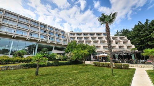 Hotel Mediteran Plava Laguna - Obiteljsko ljeto u Poreču, Poreč, Istra, Hrvatska - 939 EUR - 5x noćenje u dvokrevetnoj Classic sobi s dodatnim ležajem i balkonom za 2 osobe (1. dijete do 11,99 godina i 2. dijete do 4,99 godina besplatno), Polupansion