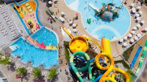 Aquapark Istralandia - Cjelodnevna ulaznica za djecu - Srpanj i kolovoz, Brtonigla, Istra, Hrvatska - 29 EUR - 1x cjelodnevna ulaznica za osobe od 90 cm do 120 cm, Korištenje atrakcija i bazena vodenog parka Istralandia