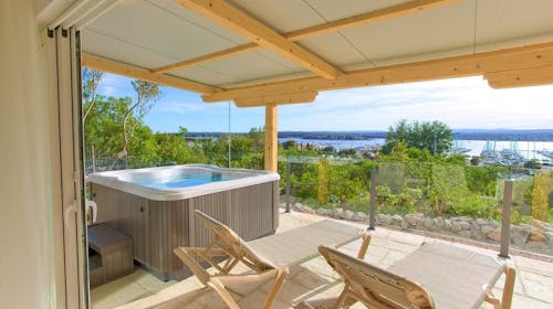 Holiday homes Kanajt - Wellness opuštanje na Krku - Holiday Homes Deluxe sa jacuzzijem, Punat, otok Krk, Hrvatska - 265 EUR - 1x noćenje u Holiday Homes Deluxe (4+2) sa jacuzzijem za 4 osobe, Bogati buffet doručak