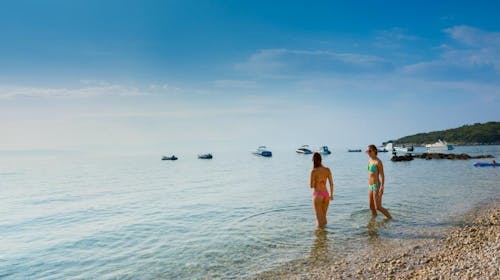 Magal Maradiso Hotel by Aminess - Ljeto u Njivicama na Krku, Njivice, Krk, Hrvatska - 1.369 EUR - 7x noćenje u Comfort dvokrevetnoj sobi u annexu za 2 osobe (1 dijete do 9,99 godina besplatno), Polupansion