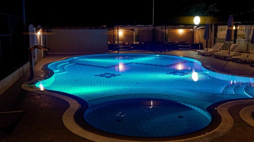 Hotel Villa Letan - Romantično ili obiteljsko ljeto, Peroj, Istra, Hrvatska - 565 EUR - 3x noćenje u dvokrevetnoj sobi s balkonom za 2 osobe (1 dijete do 2,99 godina i 1 dijete do 11,99 godina besplatno), Polupansion
