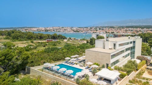 Joel Hotel - Luksuzno opuštanje u Novalji, Novalja, Pag, Hrvatska - 240 EUR - 2x noćenje u jednosobnom apartmanu s balkonom i pogledom na more za 2 osobe (1 dijete do 6,99 godina besplatno), Bogat buffet doručak