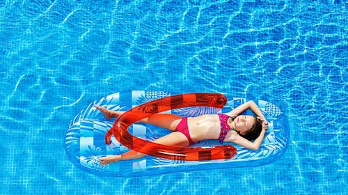 Sunny Rabac by Valamar - Zabavno obiteljsko ljeto, Rabac, Istra, Hrvatska - 575 EUR - 2x noćenje u dvokrevetnoj sobi 2+1 (morska strana) za 2 osobe (1 dijete do 17,99 godina besplatno), Sunny puni pansion