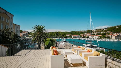 Hotel International - Početak ljeta na Rabu, Rab, Hrvatska - 244 EUR - 2x noćenje u dvokrevetnoj sobi s pogledom na grad ili more (ovisi o raspoloživosti) za 2 osobe (1 dijete do 6 godina besplatno), Polupansion