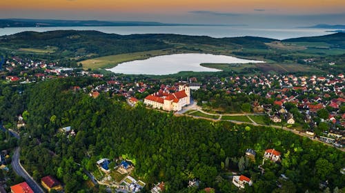 Hotel Sirály - Odmor uz jezero Balaton, Balatonelle, Mađarska - 653 EUR - 6x noćenje u dvokrevetnoj sobi za 2 osobe, Doručak