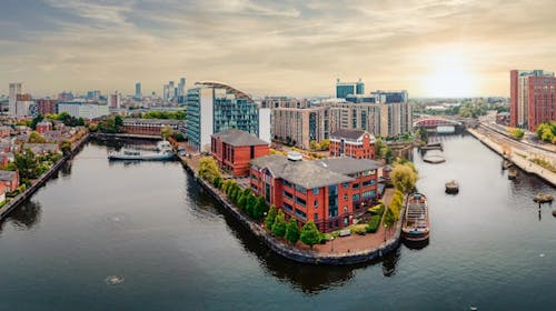 A&O Manchester Centre Hotel - Samo nekoliko metara od poznatog Trga svetog Petra, Manchester, Ujedinjeno Kraljevstvo - 158 EUR - 2x noćenje u dvokrevetnoj Standard sobi ili obiteljskoj sobi za 2 osobe (2 djece do 17 godina besplatno), Buffet doručak